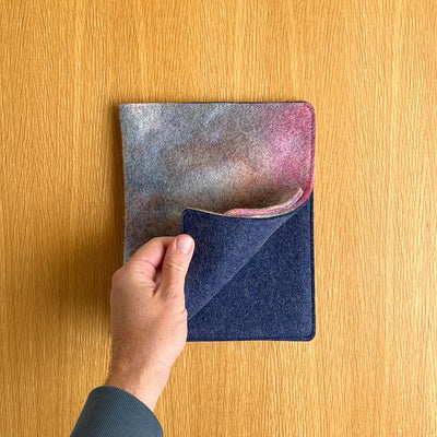 hand dyed magic sleeve, small tablet (iPad mini) with cable keeper (mini_1)