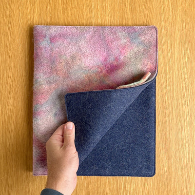 hand dyed magic sleeve, large tablet (12.9" iPad) with cable keeper (12_1)