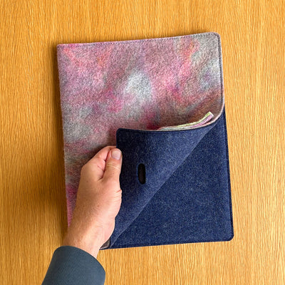 hand dyed magic sleeve, medium tablet (11") with cable keeper (11_4)